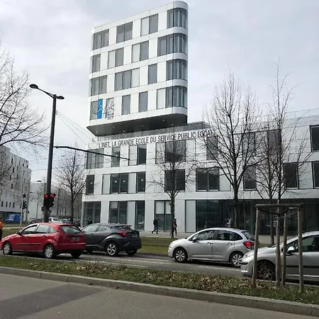 F2 Cote Ugc Climatise Plein Centre Parking Gratuit *